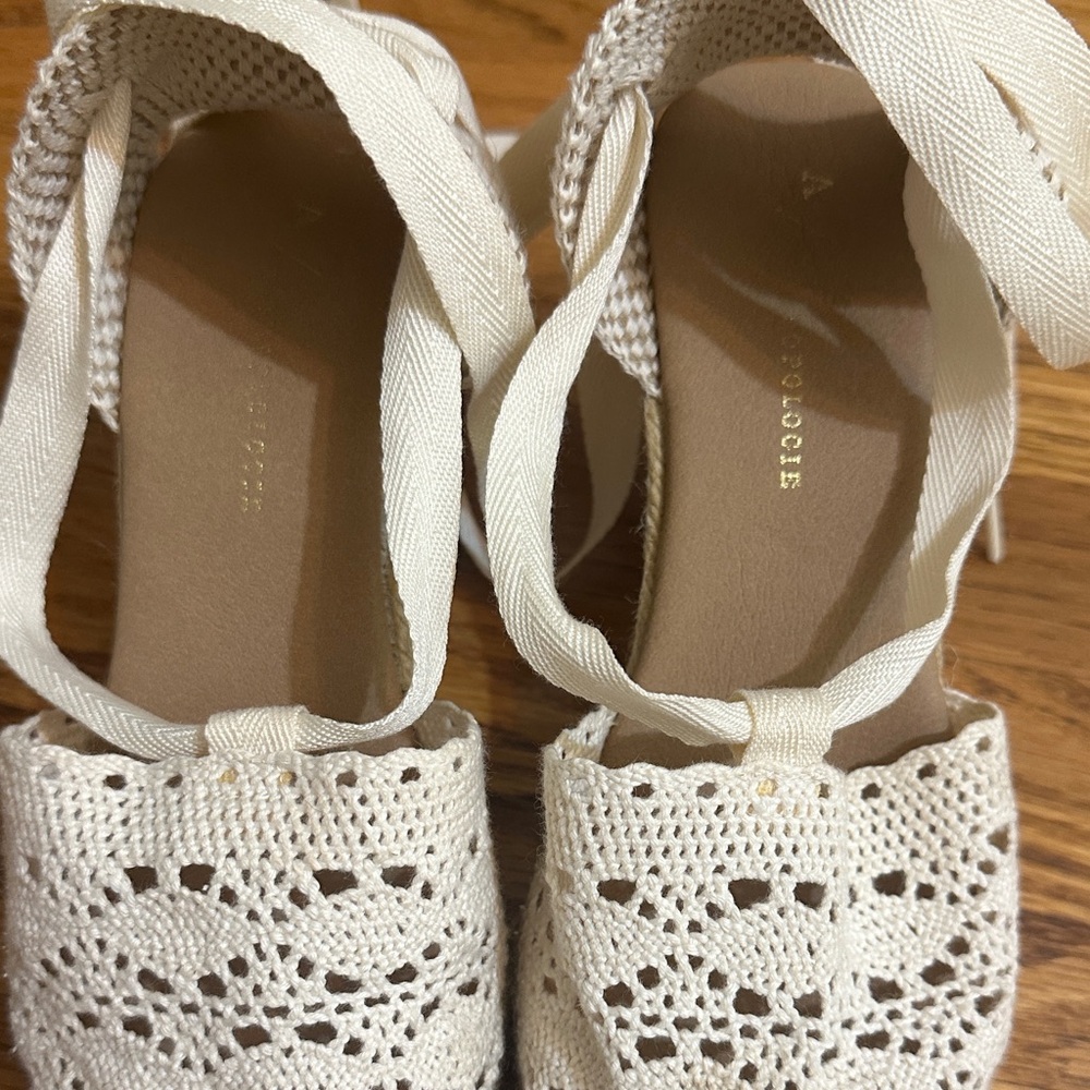 🛍️SALE🛍️ Anthropologie Emmylou Cream Crochet Lace-Up Wedge Espadrilles - Picture 4 of 7